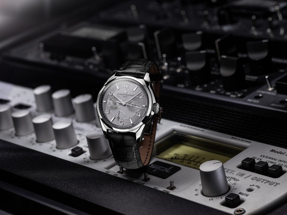 Вид вблизи - Пакшот - Часы - Fiftysix с индикацией дня недели и даты - 40 mm Сталь c Кожа аллигатора ремешком