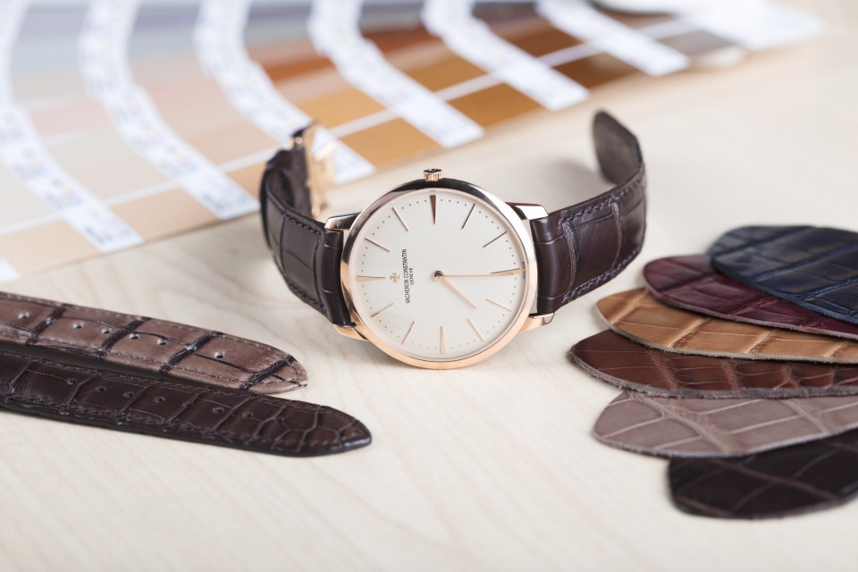 Другие виды обзора - Фото изделия в стиле Lifestyle - Часы - Patrimony с ручным заводом - 40 mm Розовое золото c Кожа аллигатора ремешком