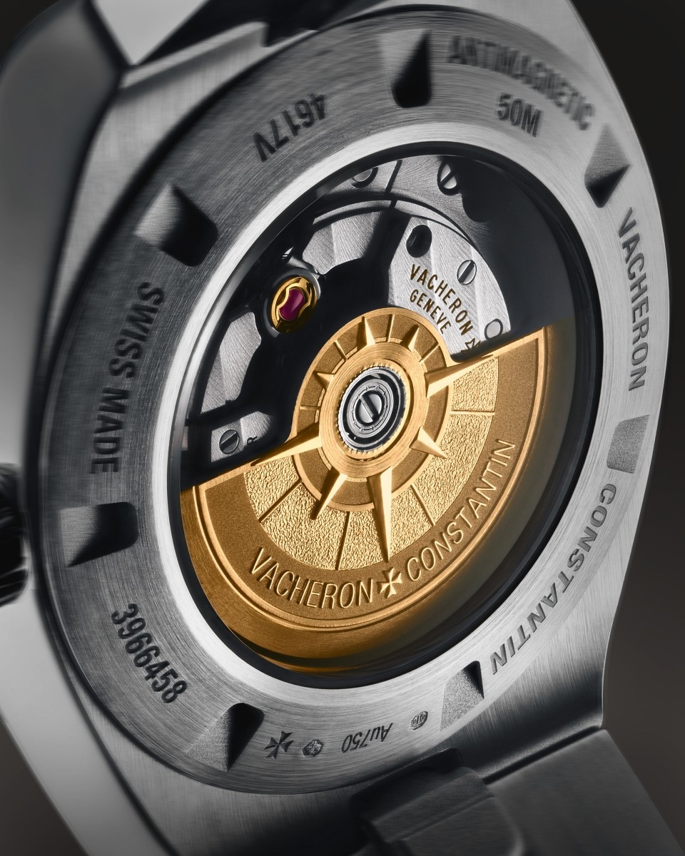 Vista a 3/4 - Packshot - Orologio - Overseas automatico Alta Gioielleria - 35 mm Oro bianco con Pelle di alligatore, Caucciù, Oro bianco Cinturini