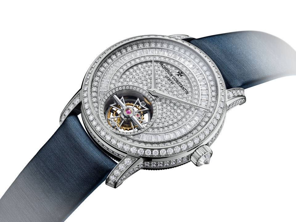 3/4 ракурс - Пакшот - Часы - Traditionnelle с турбийоном, ювелирная модель - 39 mm Белое золото c Атлас, Кожа аллигатора Ремешки