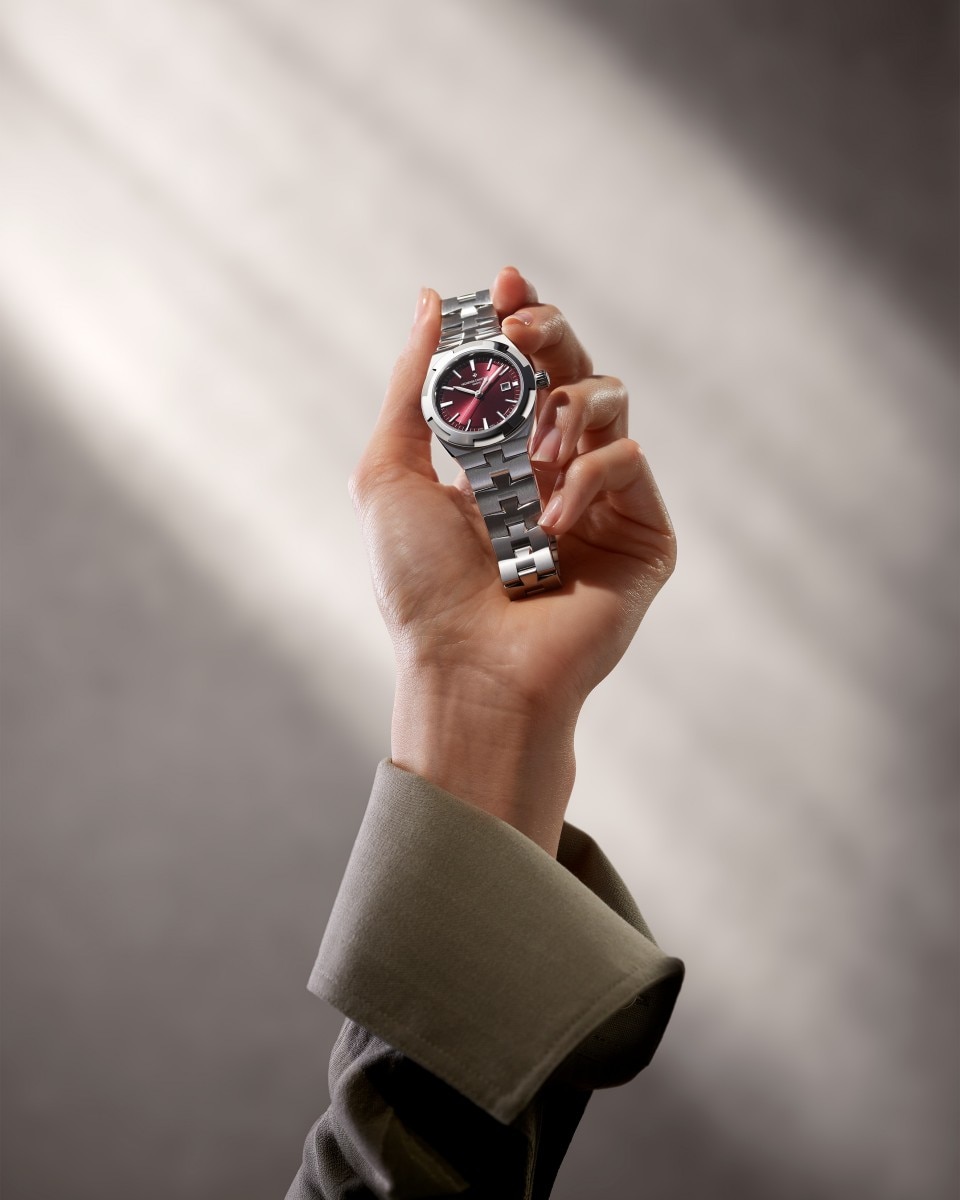  - Image - Watch - Overseas self-winding - 34.5 mm Steel with Alligator leather, Rubber, Stainless steel straps