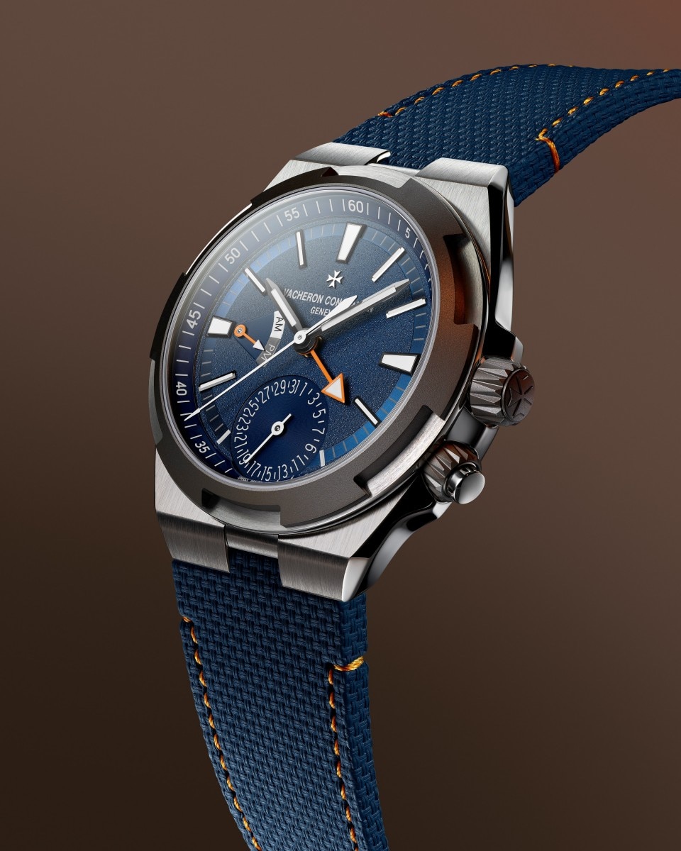 3/4-Ansicht - Packshot - Uhr - Overseas Dual Time Cardinal Points - East - 41 mm Titan mit Kautschuk, Titan Armbänder