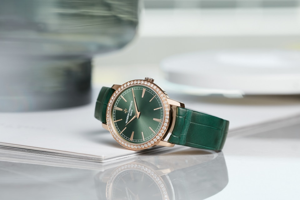  - Lifestyle product photo - Watch - Traditionnelle manual-winding - 33 mm Pink Gold with Alligator leather strap