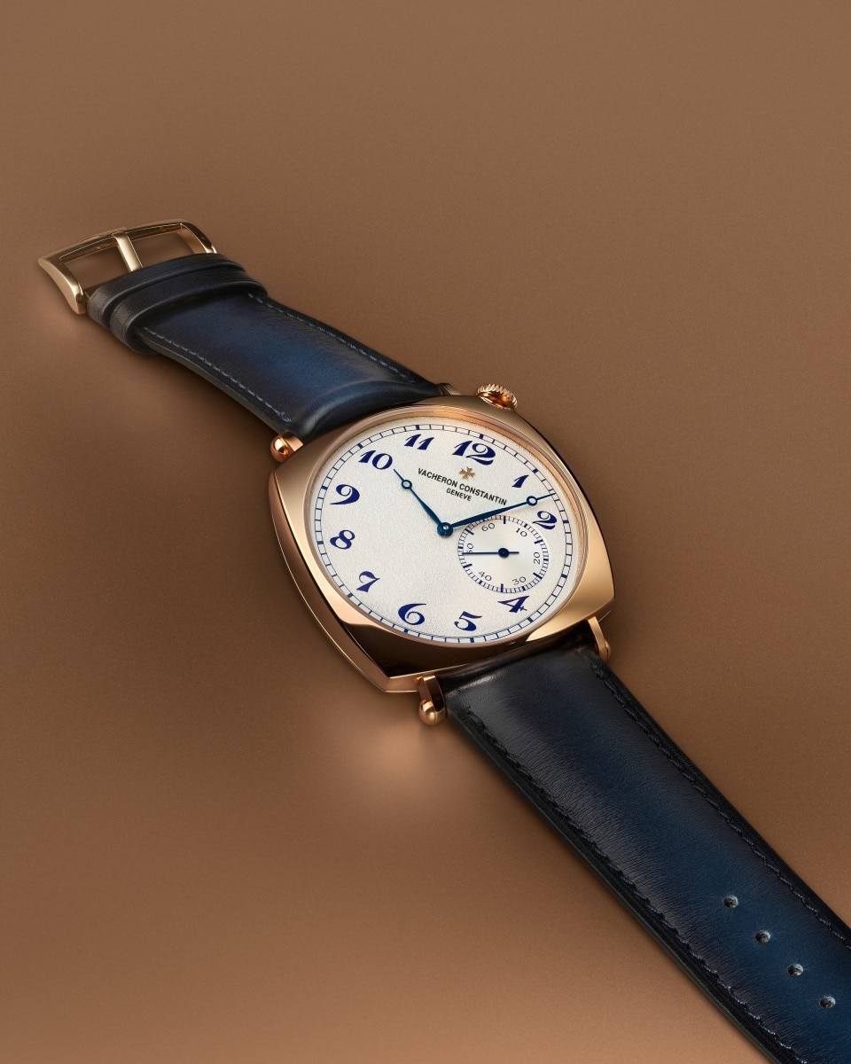 3/4 view - Lifestyle product photo - Watch - Historiques American 1921 - 36.5 x 36.5 mm Pink Gold with Calfskin leather strap