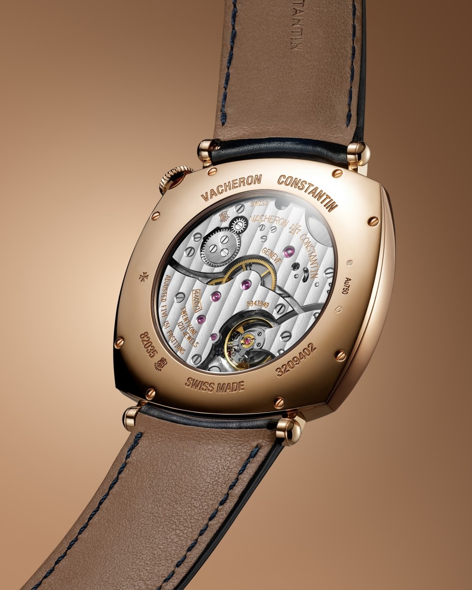 Back view - Lifestyle product photo - Watch - Historiques American 1921 - 40x40 mm Pink Gold with Calfskin leather strap