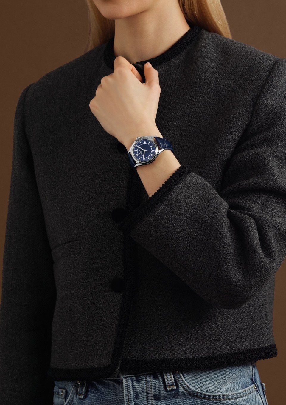 - Фото изделия в стиле Lifestyle - Часы - Fiftysix Автоматический подзавод - 40 mm Сталь c Кожа аллигатора ремешком