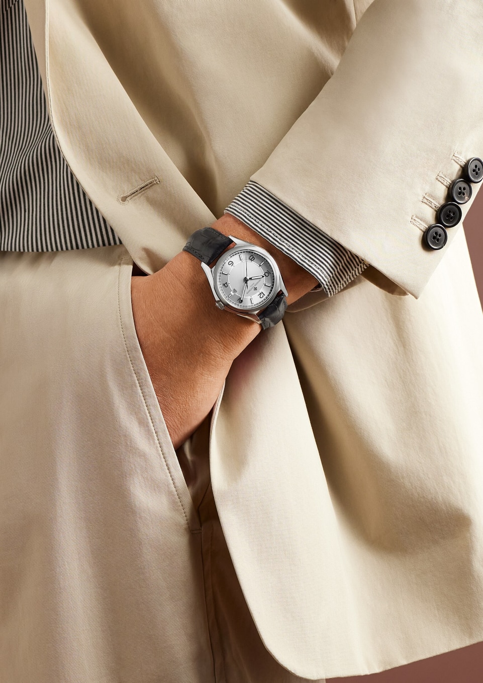  - Фото изделия в стиле Lifestyle - Часы - Fiftysix с автоподзаводом - 40 mm Сталь c Кожа аллигатора ремешком