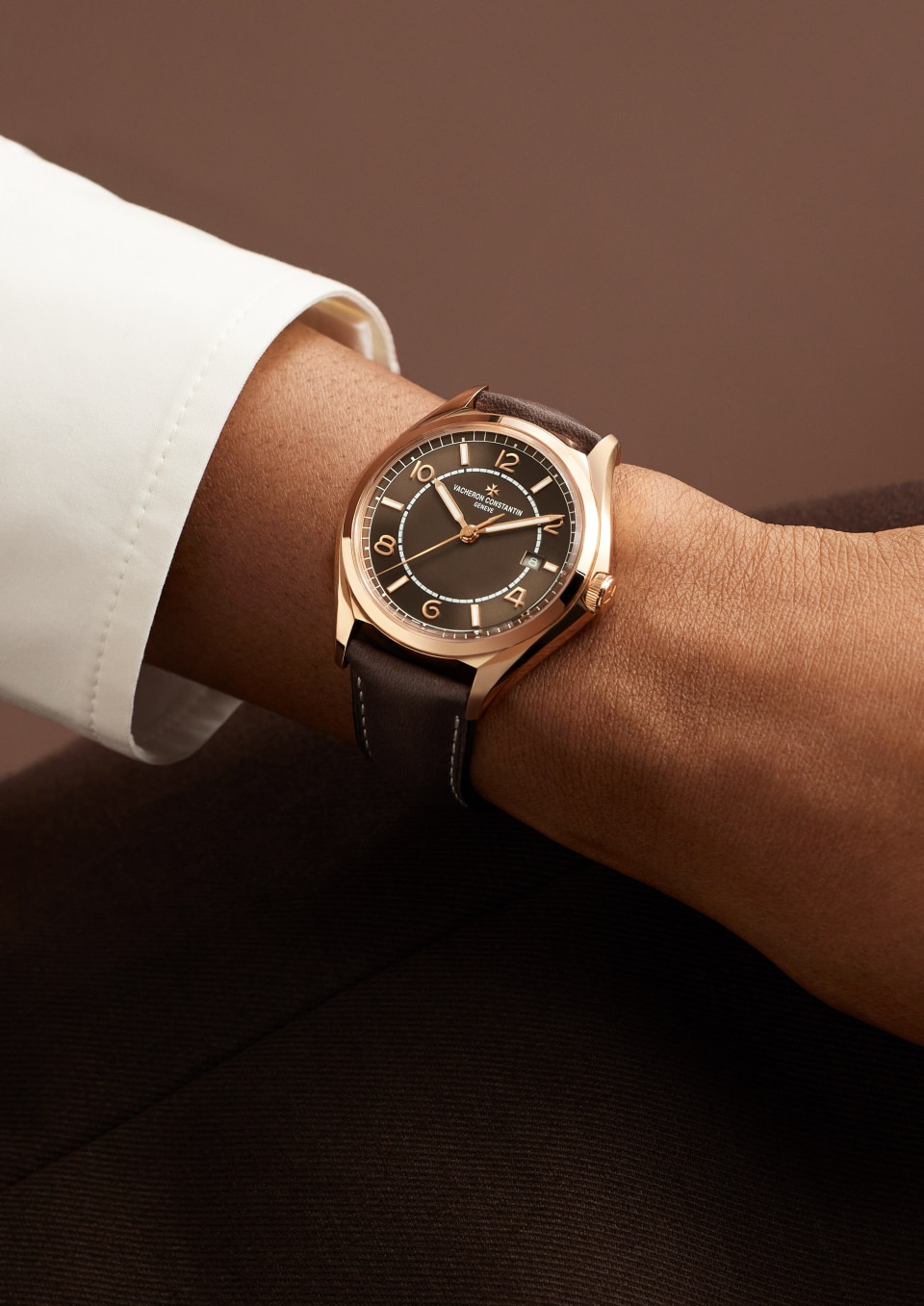  - Lifestyle product photo - Watch - Fiftysix self-winding - 40 mm Pink Gold with Calfskin leather strap