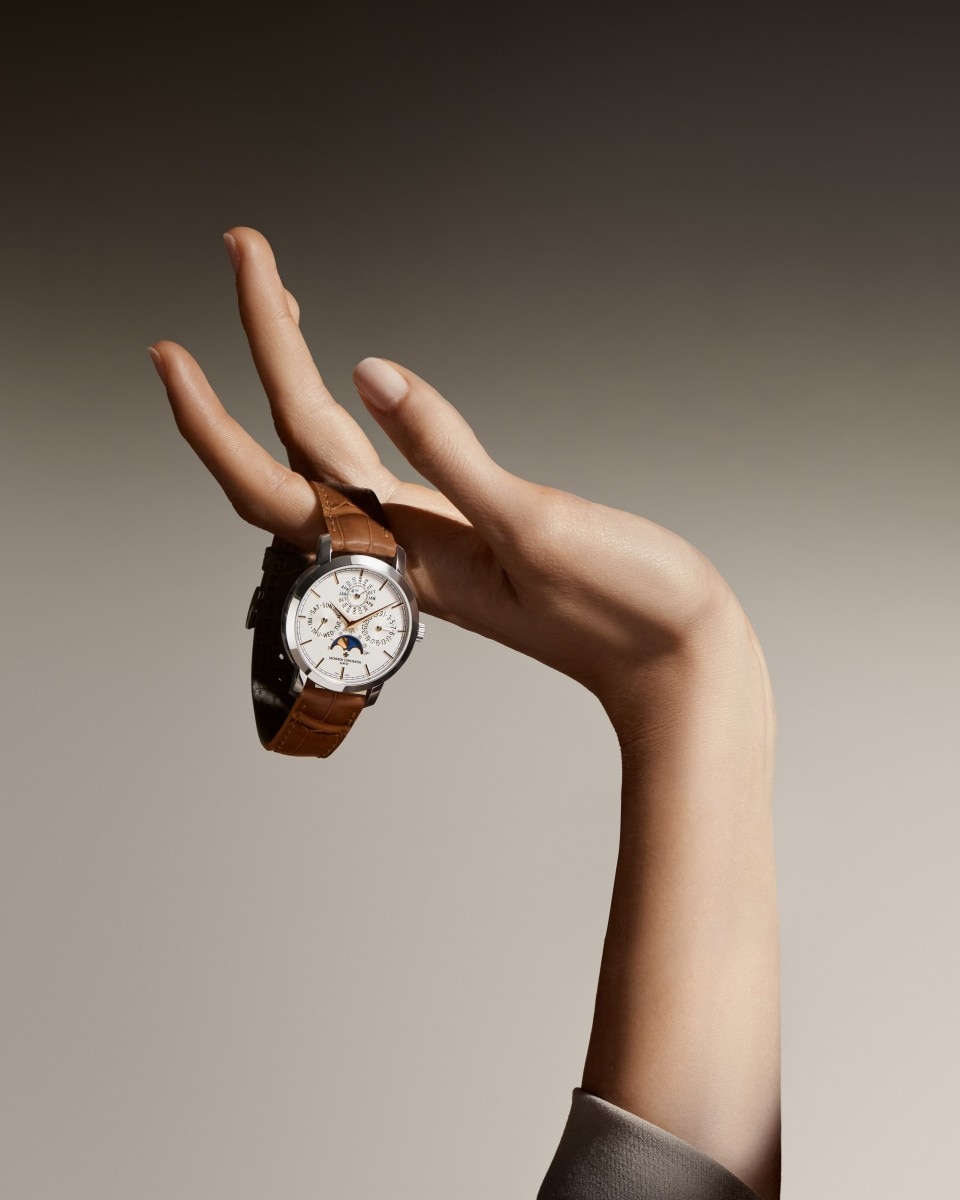 Alternative view - Lifestyle product photo - Watch - Traditionnelle perpetual calendar ultra-thin - 36.5 mm White Gold with Alligator leather strap