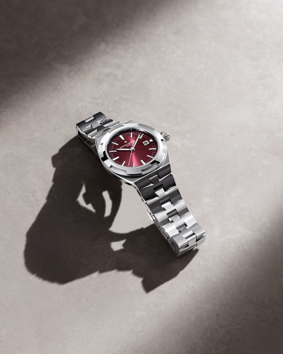 Other view - Lifestyle product photo - Watch - Overseas self-winding - 34.5 mm Steel with Alligator leather, Rubber, Stainless steel straps