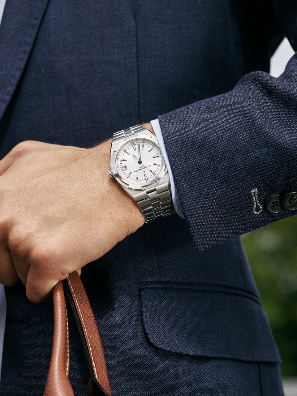 Other view - Lifestyle product photo - Watch - Overseas self-winding - 41 mm Steel with Grained calfskin leather, Rubber straps