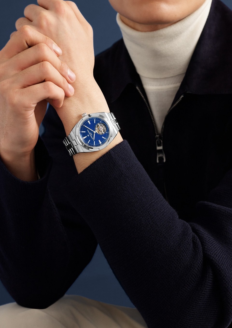 - Foto prodotto in contesto - Orologio - Overseas tourbillon - 42.5 mm Acciaio con Pelle di vitello, Caucciù Cinturini