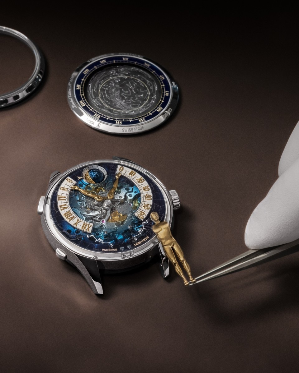 대체 이미지 - 이미지 - 시계 - Métiers d'Art 트리뷰트 투 더 퀘스트 오브 타임 - 43 mm 화이트 골드 포함 엘리게이터 레더 스트랩
