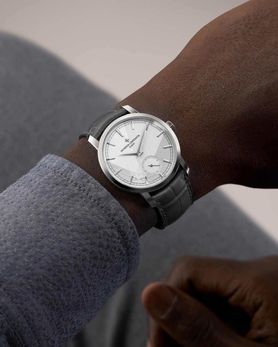 Альтернативный обзор - Фото изделия в стиле Lifestyle - Часы - Traditionnelle с ручным заводом - 38 mm Платина c Кожа аллигатора ремешком
