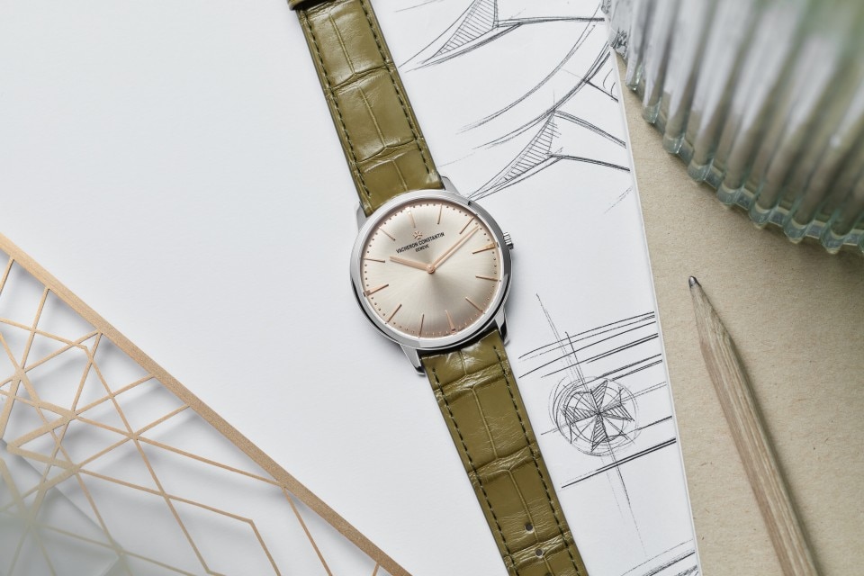 Другие виды обзора - Фото изделия в стиле Lifestyle - Часы - Patrimony с ручным заводом - 39 mm Белое золото c Кожа аллигатора ремешком