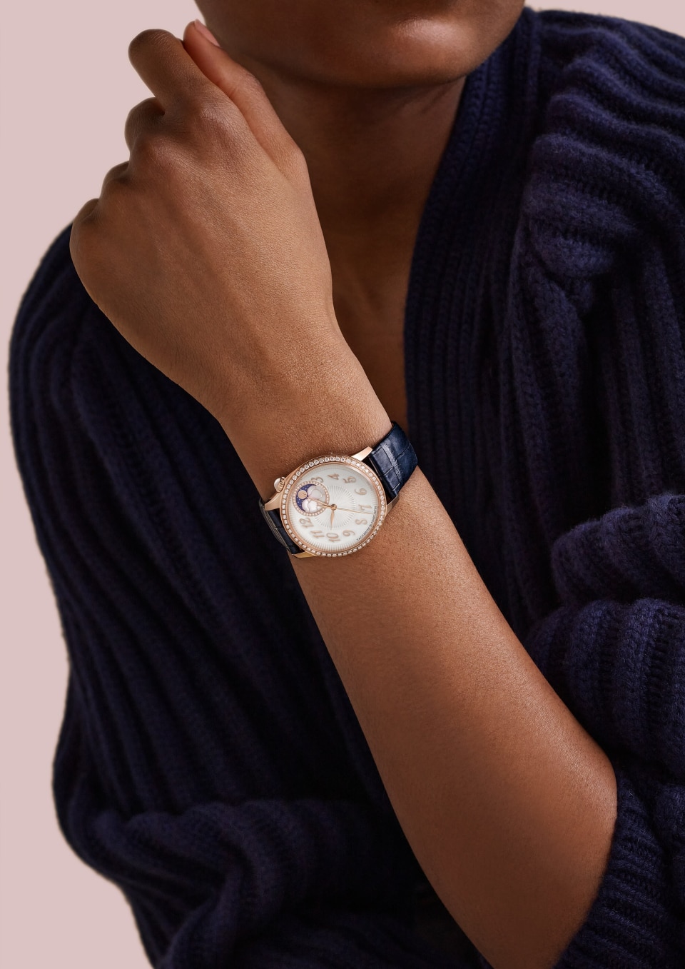  - Foto prodotto in contesto - Orologio - Égérie fasi lunari - 37 mm Oro rosa con Pelle di alligatore cinturino