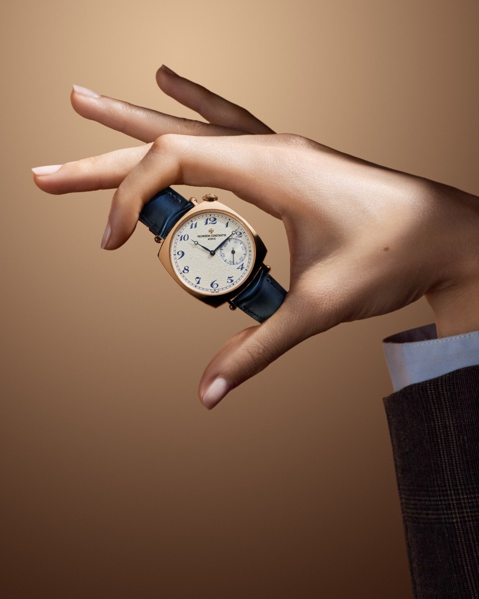 Back view - Lifestyle product photo - Watch - Historiques American 1921 - 36.5 x 36.5 mm Pink Gold with Calfskin leather strap