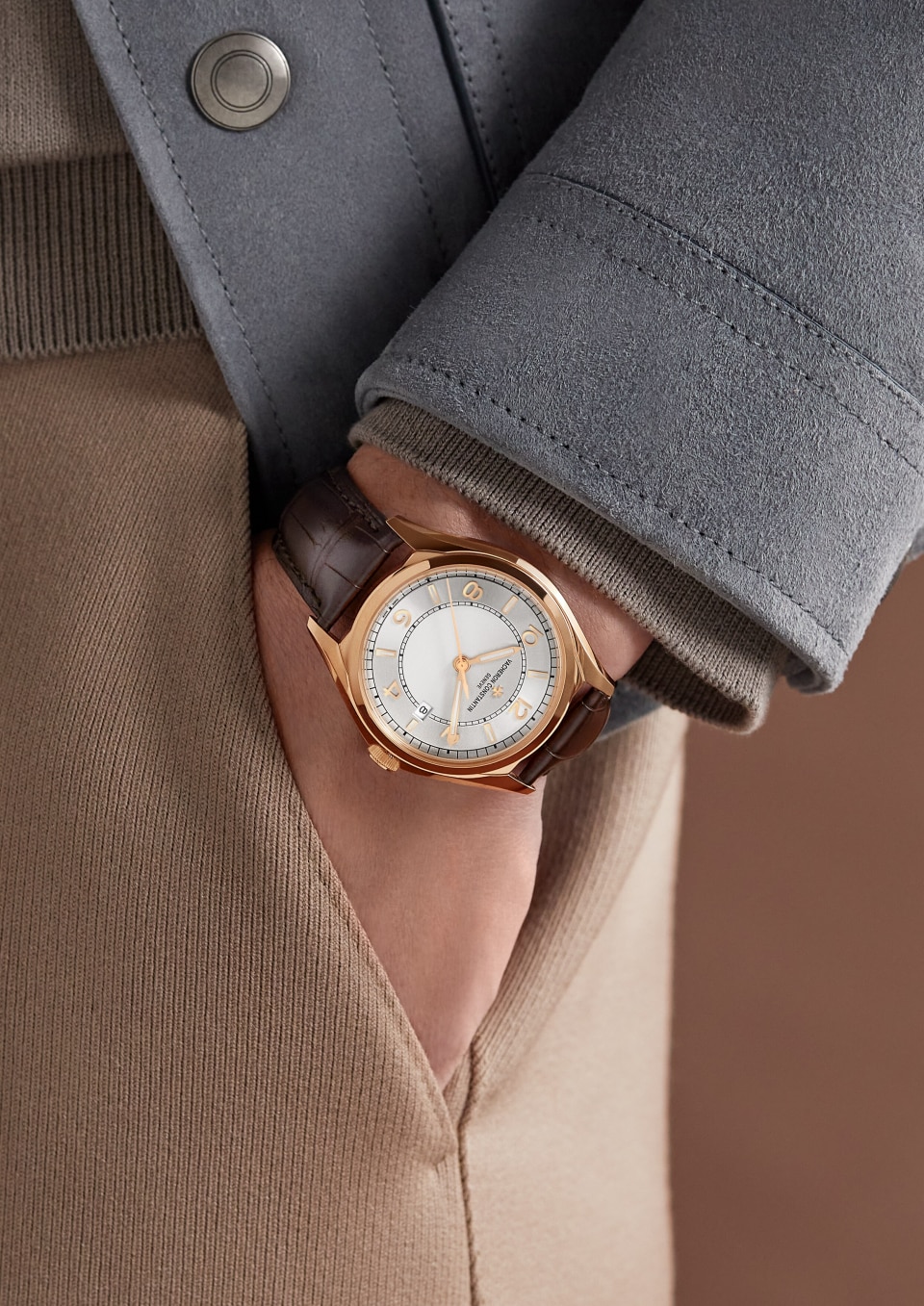  - Lifestyle product photo - Watch - Fiftysix self-winding - 40 mm Pink Gold with Alligator leather strap