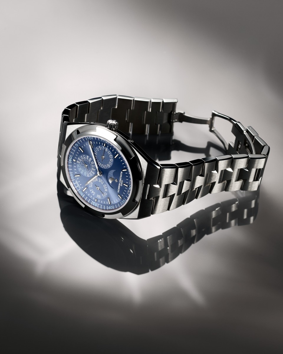 Alternative view - Lifestyle product photo - Watch - Overseas perpetual calendar ultra-thin - 41.5 mm White Gold with Rubber, White Gold straps