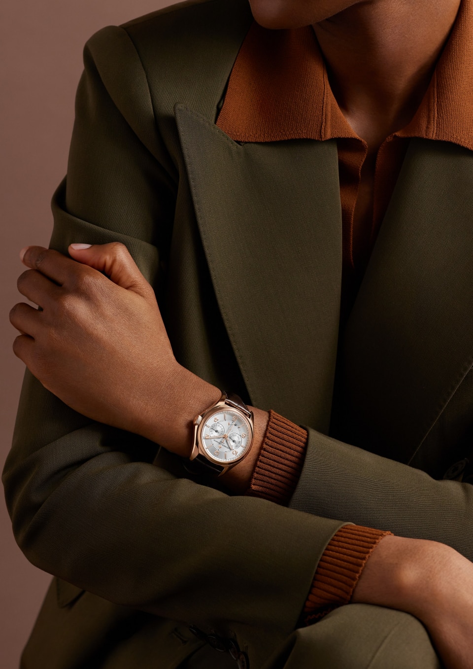  - Lifestyle product photo - Watch - Fiftysix day-date - 40 mm Pink Gold with Alligator leather strap