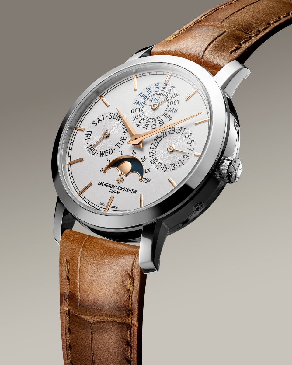 3/4 view - Packshot - Watch - Traditionnelle perpetual calendar ultra-thin - 36.5 mm White Gold with Alligator leather strap