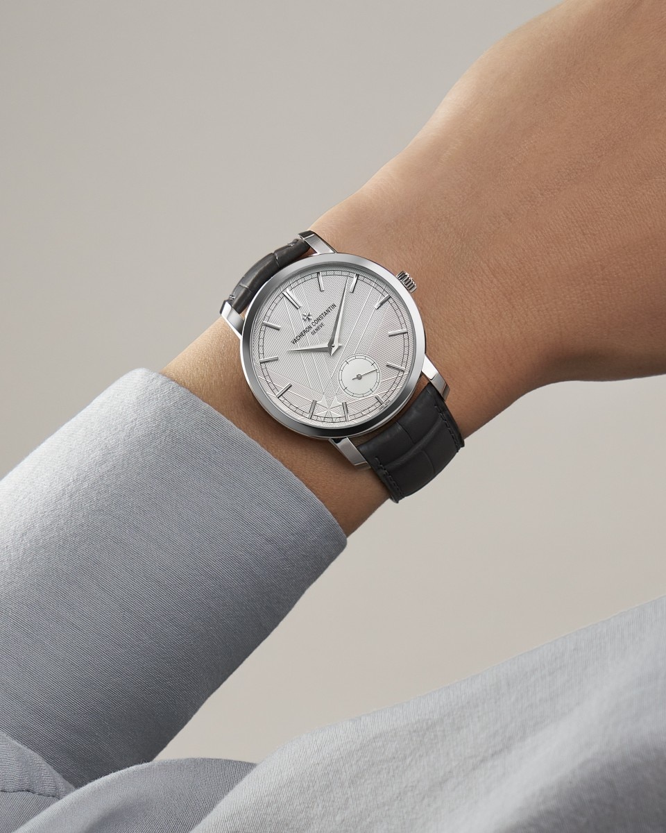 Альтернативный обзор - Фото изделия в стиле Lifestyle - Часы - Traditionnelle с ручным заводом - 38 mm Платина c Кожа аллигатора ремешком