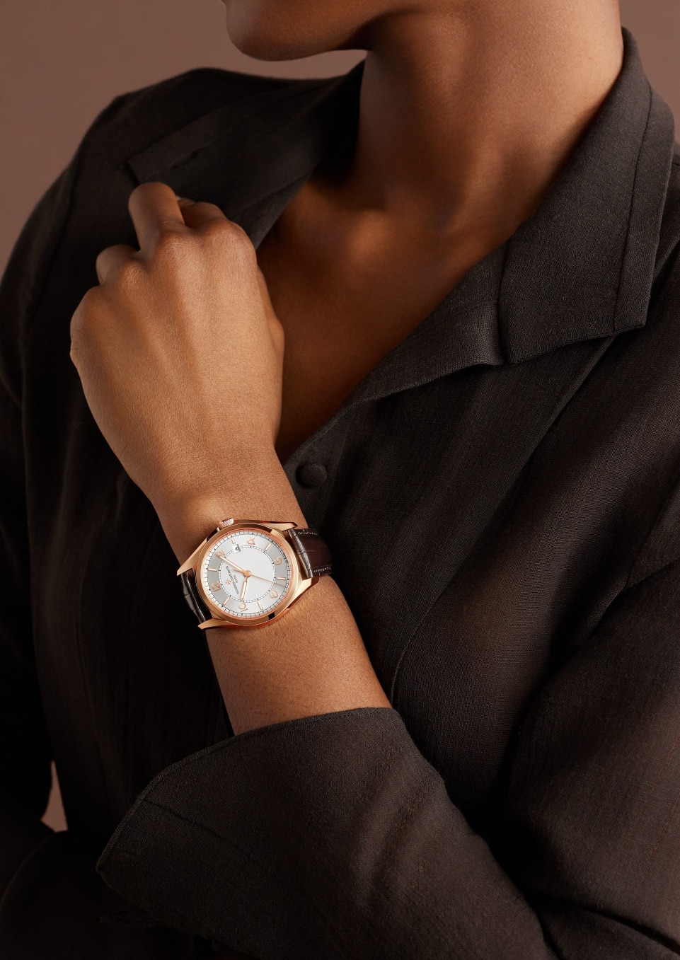  - Lifestyle product photo - Watch - Fiftysix self-winding - 40 mm Pink Gold with Alligator leather strap
