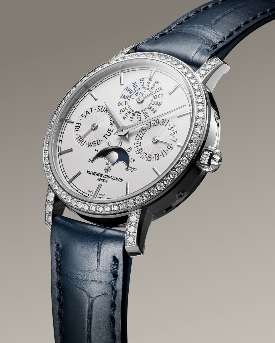 3/4 view - Packshot - Watch - Traditionnelle perpetual calendar ultra-thin - 36.5 mm White Gold with Alligator leather strap