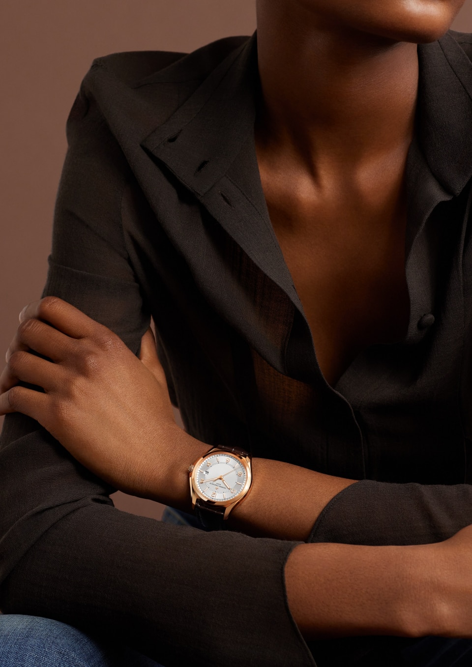 - Lifestyle product photo - Watch - Fiftysix self-winding - 40 mm Pink Gold with Alligator leather strap