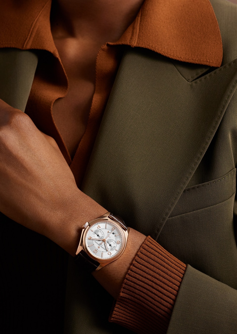  - Lifestyle product photo - Watch - Fiftysix day-date - 40 mm Pink Gold with Alligator leather strap
