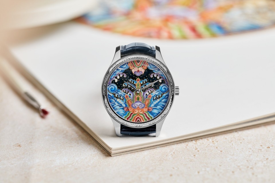 Altra prospettiva - Immagine - Orologio - Métiers d’Art Omaggio ai simboli tradizionali - Eterno fluire - 38 mm Oro bianco con Pelle di alligatore cinturino