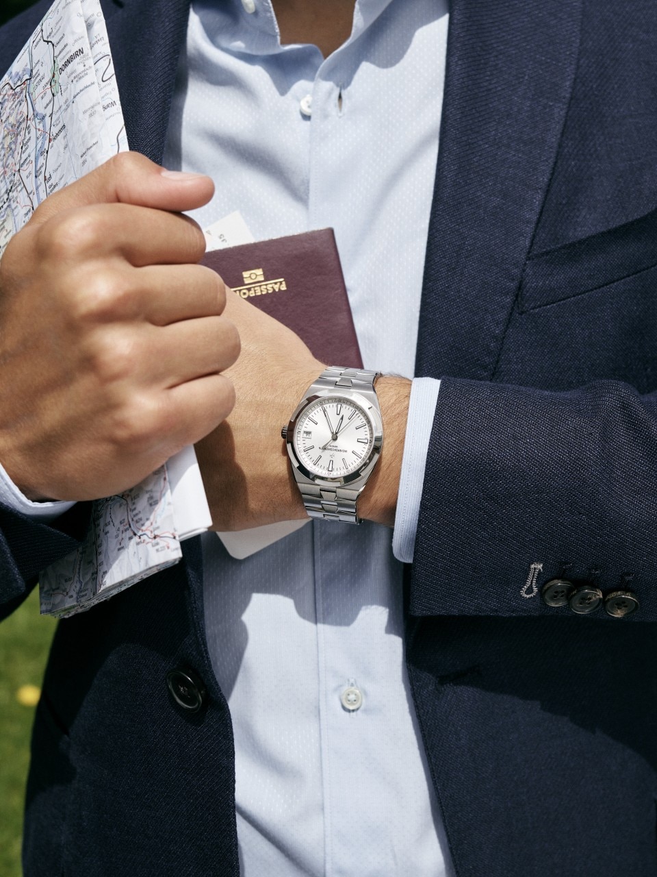 Other view - Lifestyle product photo - Watch - Overseas self-winding - 41 mm Steel with Grained calfskin leather, Rubber straps