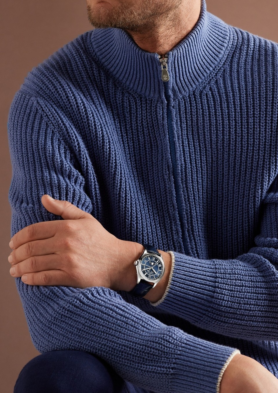 - Фото изделия в стиле Lifestyle - Часы - Fiftysix с полным календарем - 40 mm Сталь c Кожа аллигатора ремешком
