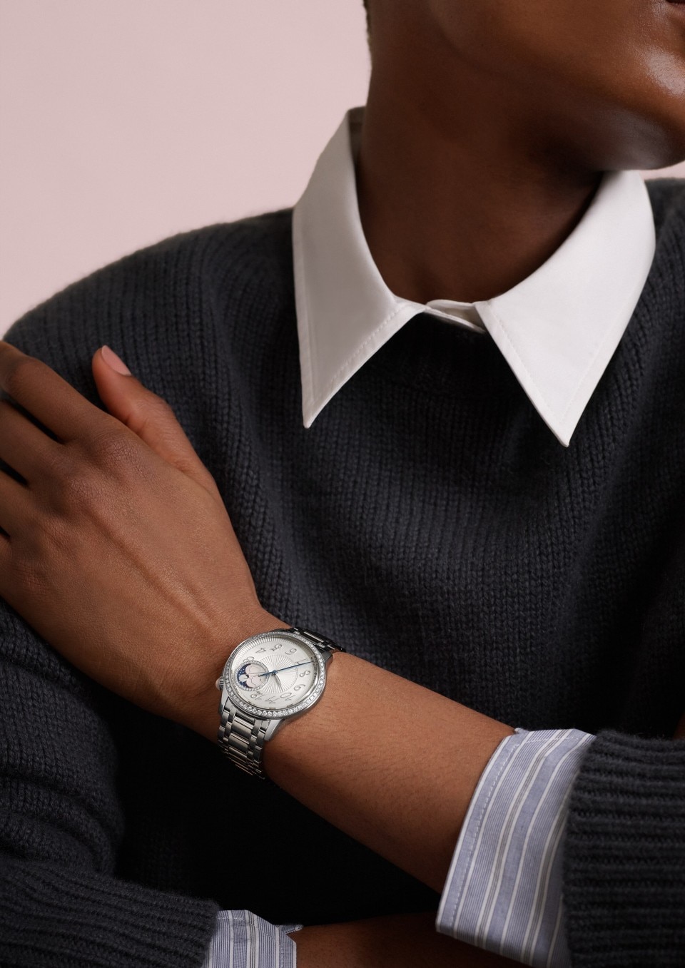 - Фото изделия в стиле Lifestyle - Часы - Égérie с указателем фаз Луны - 37 mm Сталь c ремешком