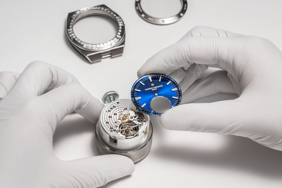 Другие виды обзора - Репортаж - Часы - Overseas с турбийоном, ювелирная модель - 42.5 mm Белое золото c Кожа теленка с зернением, Каучук Ремешки