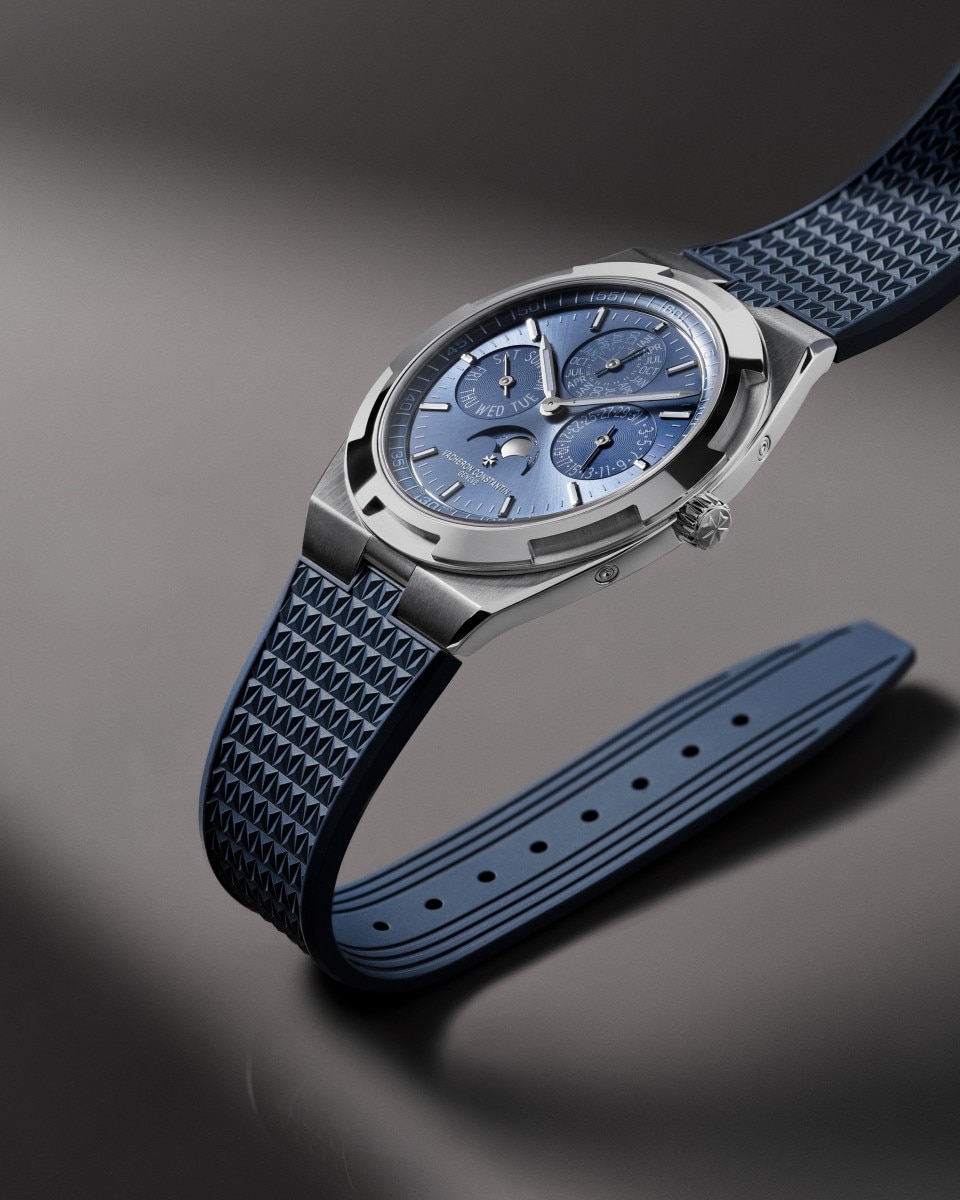 Alternative view - Lifestyle product photo - Watch - Overseas perpetual calendar ultra-thin - 41.5 mm White Gold with Rubber, White Gold straps