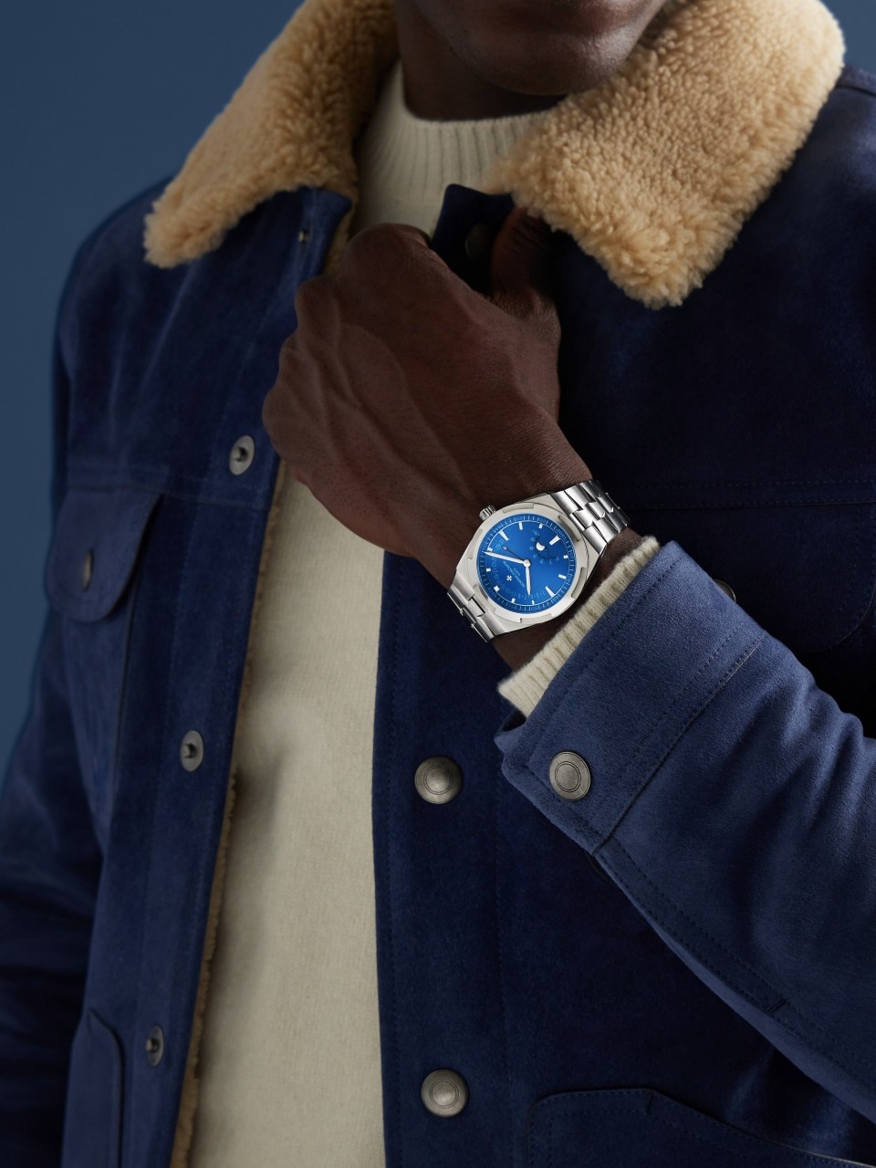 - Photo produit lifestyle - Montre - Overseas phase de lune date retrograde - 41 mm Acier avec Veau grainé, Caoutchouc Bracelets