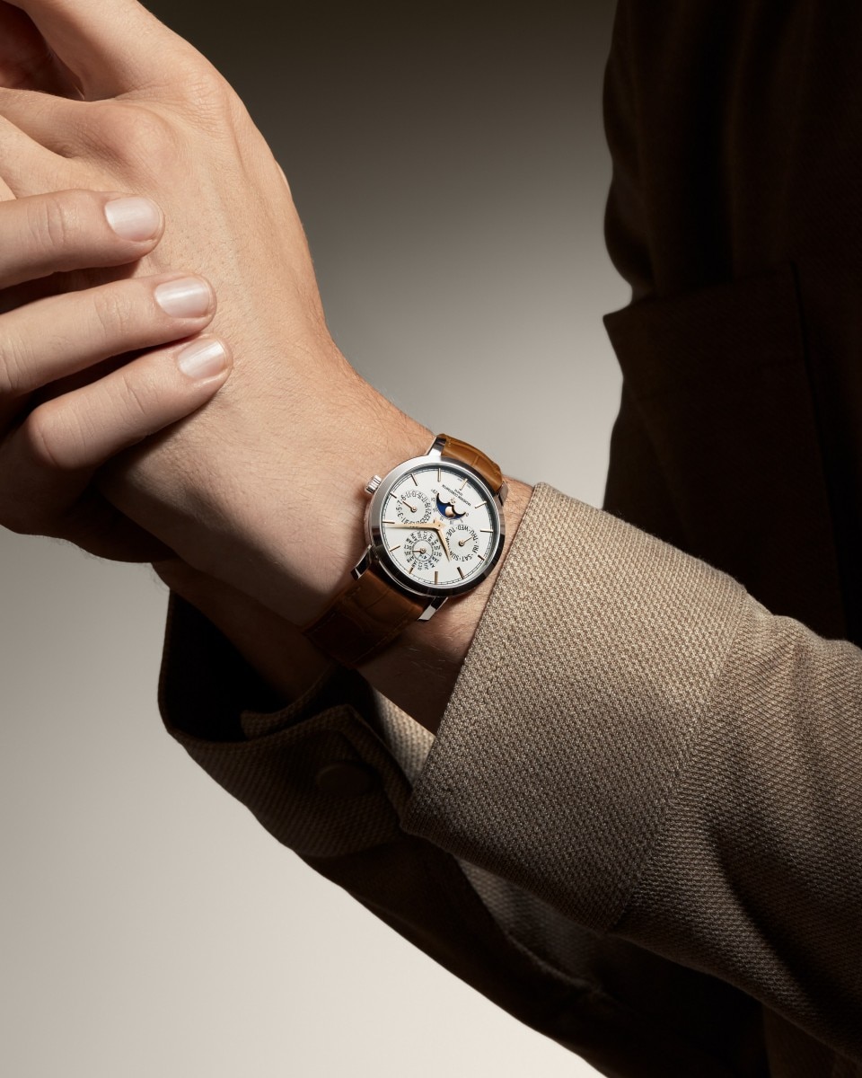 Other view - Lifestyle product photo - Watch - Traditionnelle perpetual calendar ultra-thin - 36.5 mm White Gold with Alligator leather strap