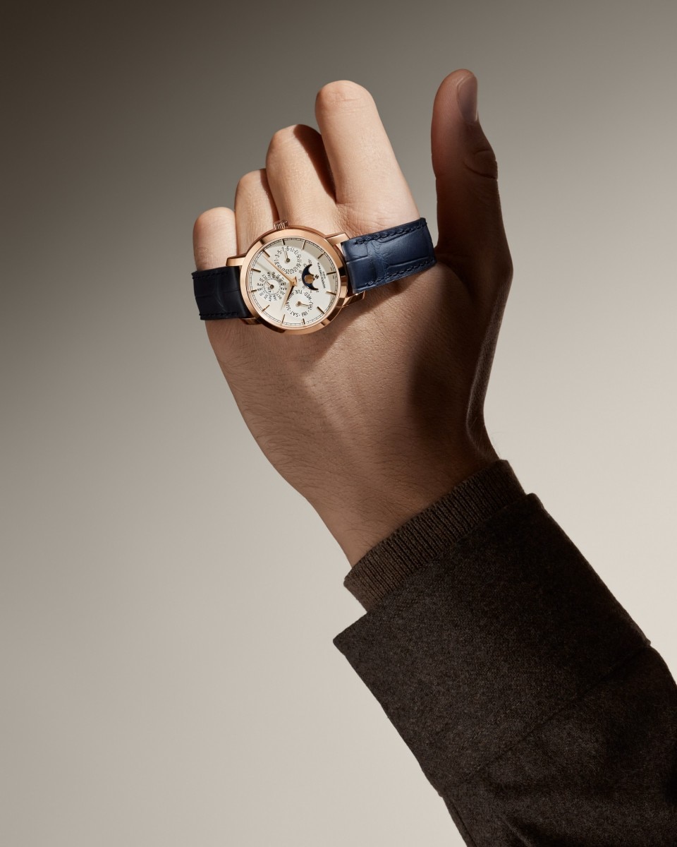 Other view - Lifestyle product photo - Watch - Traditionnelle perpetual calendar ultra-thin - 36.5 mm Pink Gold with Alligator leather strap