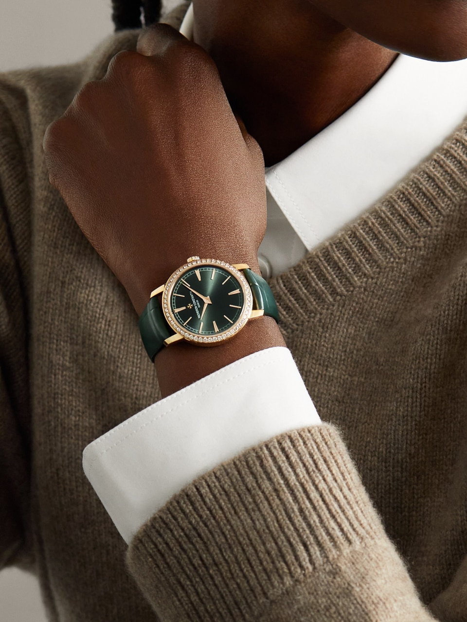  - Lifestyle product photo - Watch - Traditionnelle manual-winding - 33 mm Pink Gold with Alligator leather strap