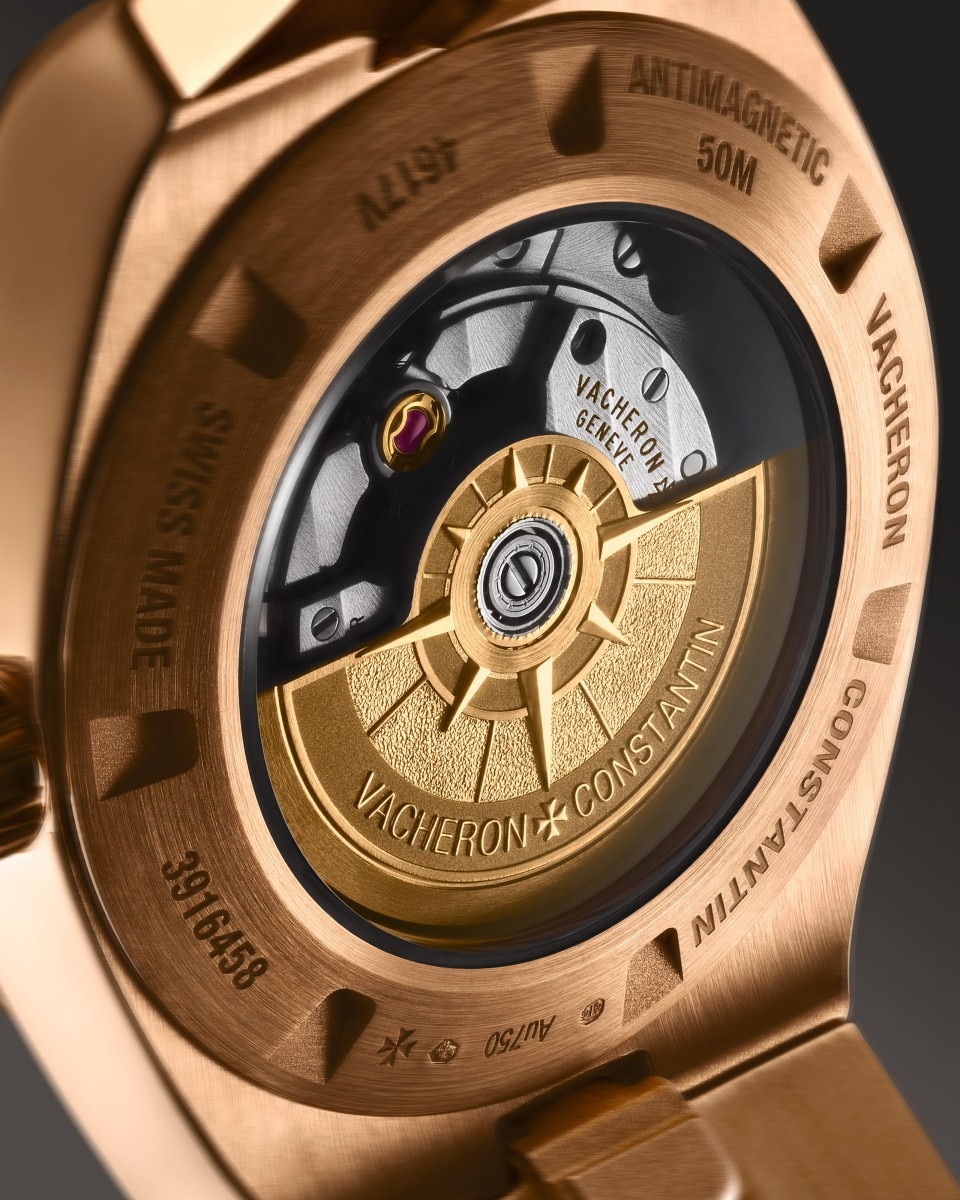 عرض 3/4 - صورة مقربة - ساعة يد - أوڤرسيز سلف- ويندينغ هاي جولري - 35 مم ذهب وردي مع جلد التمساح, ذهب وردي عيار 18 قيراطًا, المطاط الأحزمة