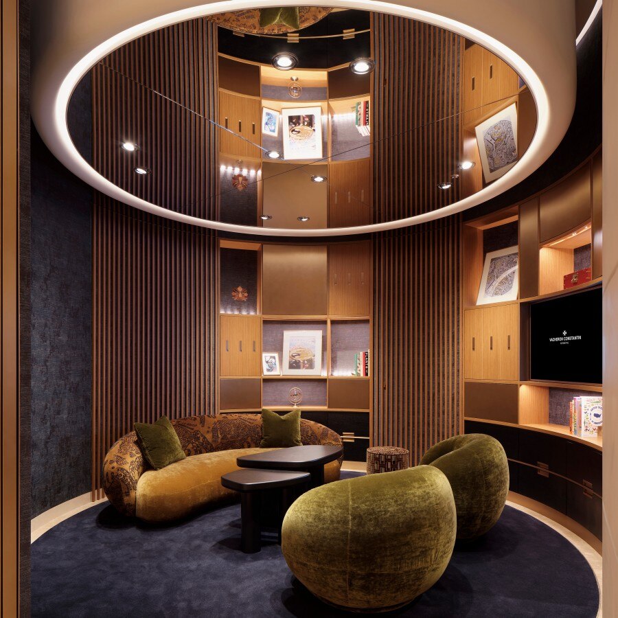 Seating area of the Vacheron Constantin boutique. A circular mirror is installed on the ceiling, creating a luxurious and attractive atmosphere.