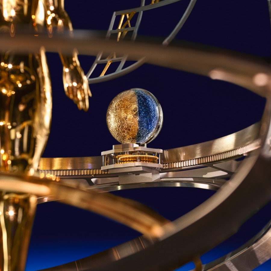 Image illustrating the moon on the clock in 3D