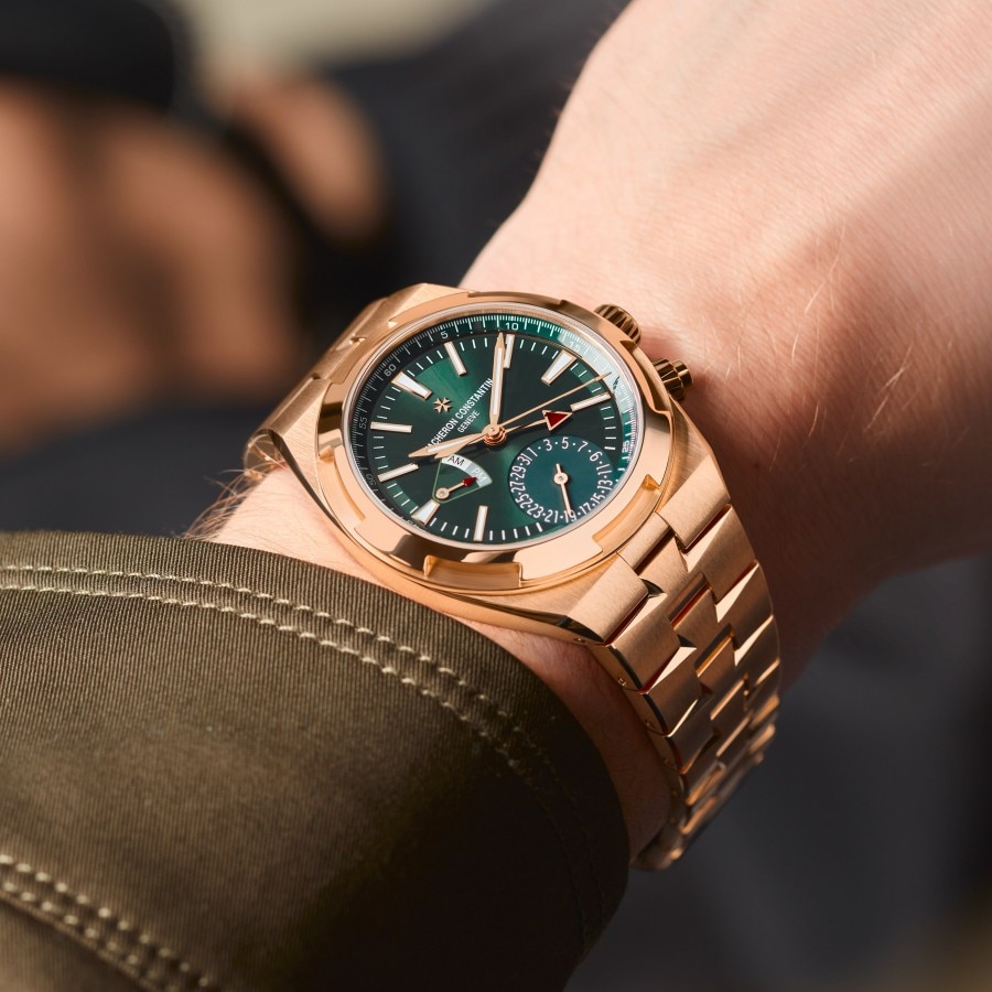 Person wearing an Overseas Dual time in pink gold with a green dial