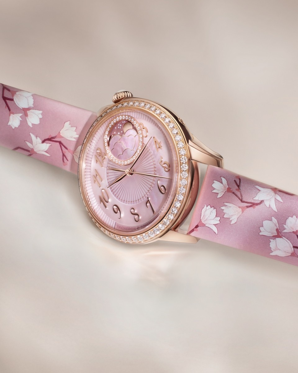Orologio Égérie Fasi Lunari Spring Blossom con motivi floreali su uno sfondo chiaro.
