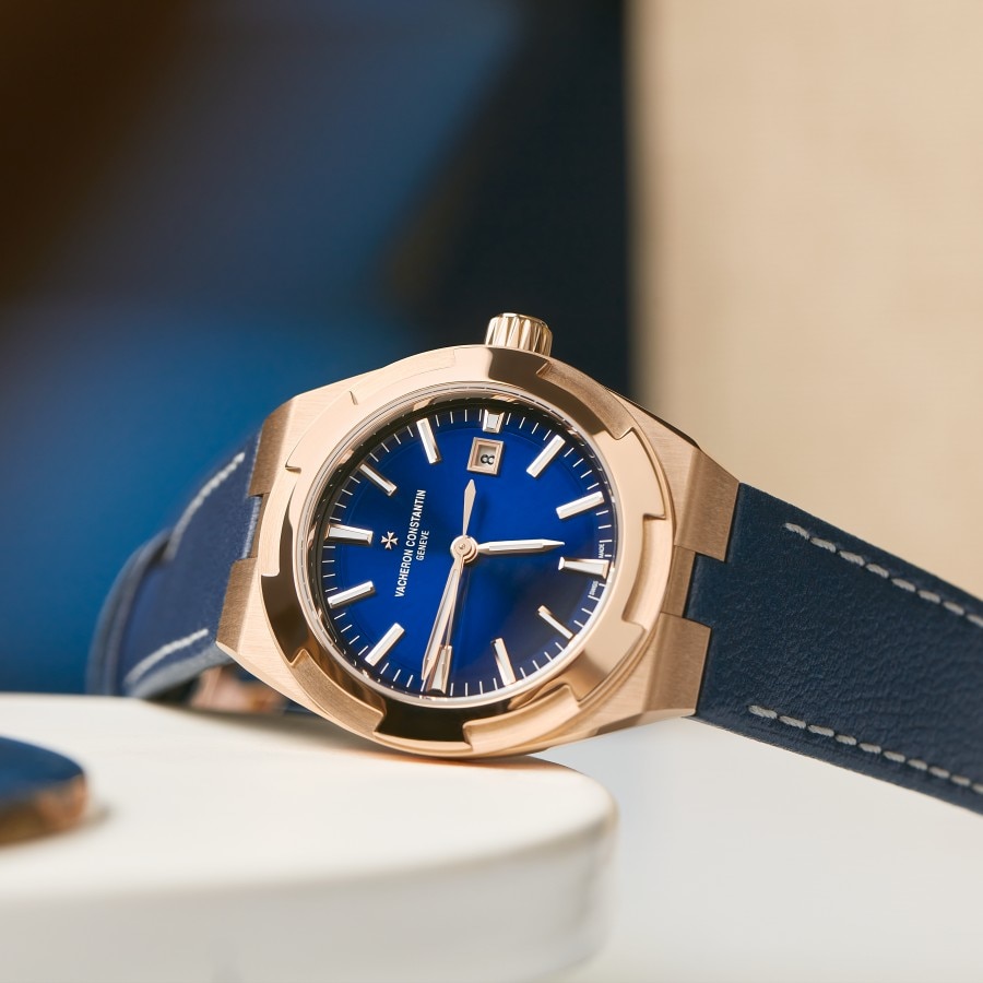 Front view of an Overseas Self-winding in pink gold with a blue dial and a blue strap
