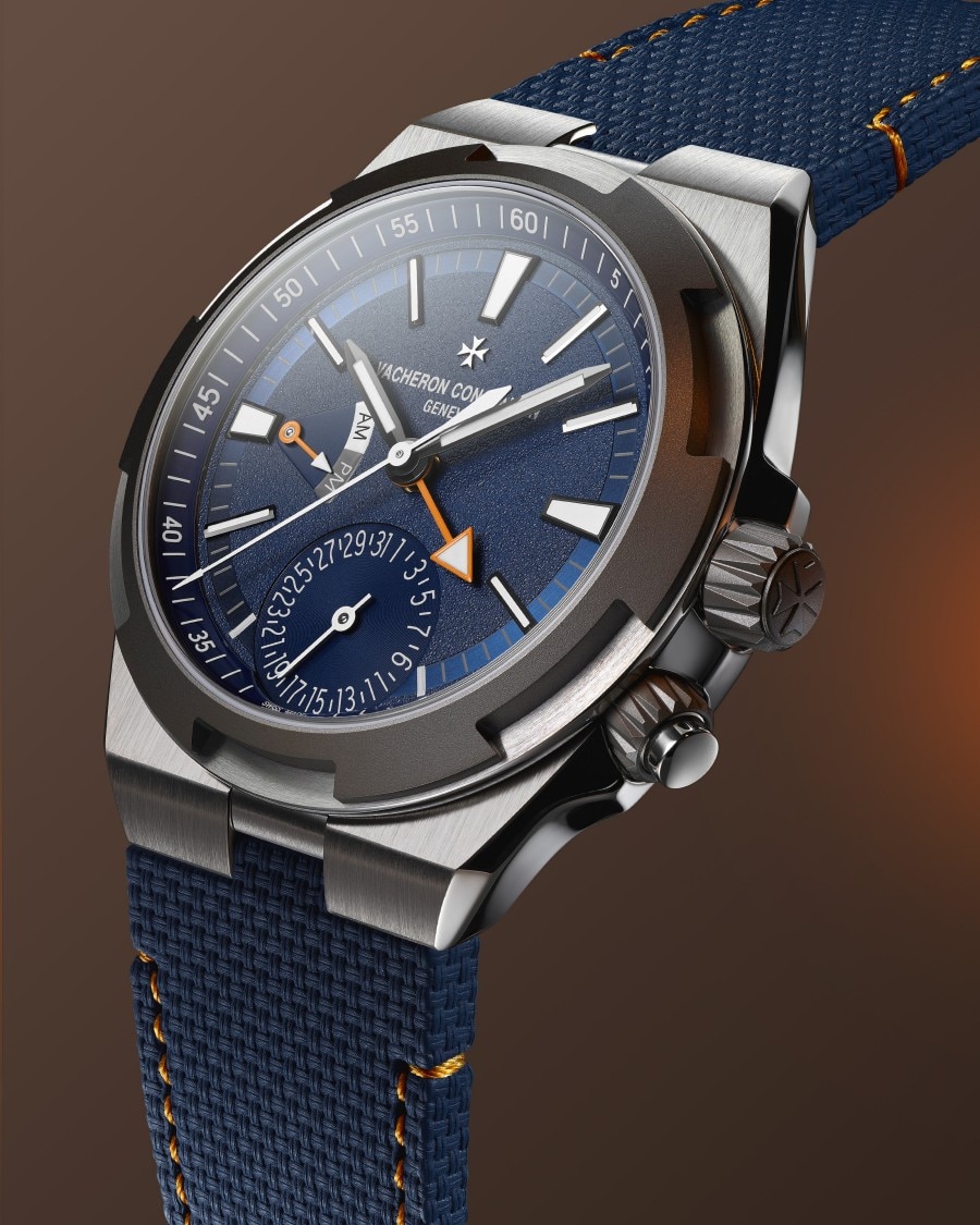 Overseas Dual Time Punti Cardinali – Est su sfondo scuro.