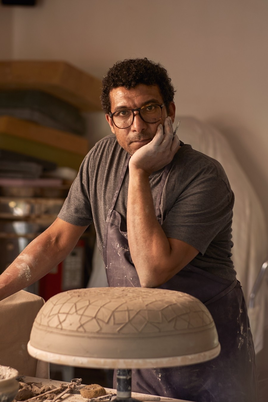 Ibrahim Said nel suo atelier.