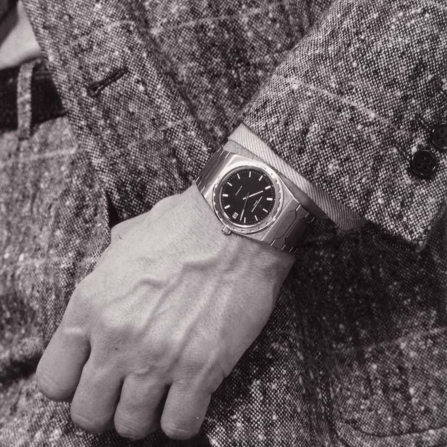 Man wearing an old edition of the Historiques 222