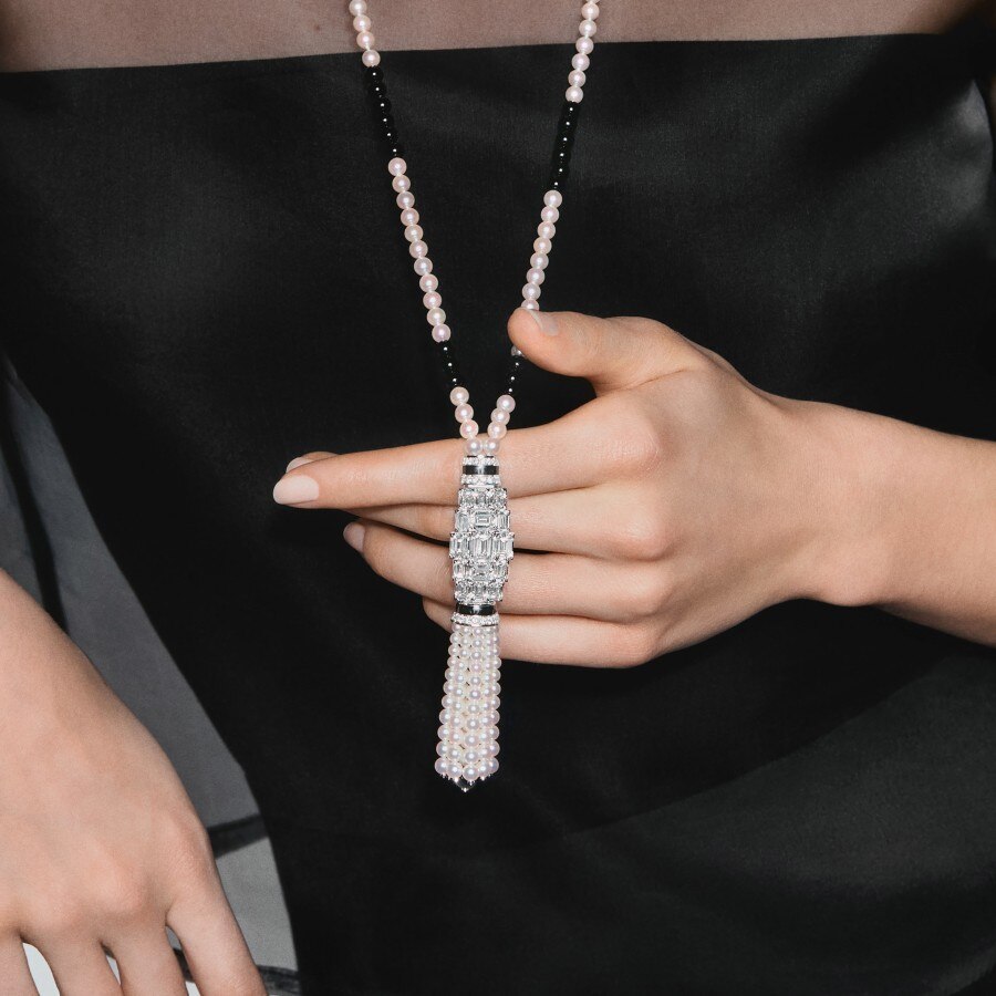 A hand holding Lady Kalla diamond piece